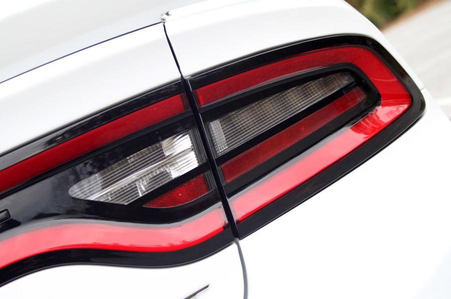 Детали экстерьера Dodge Charger SRT Hellcat 2015 года  (фото 23 из 111)